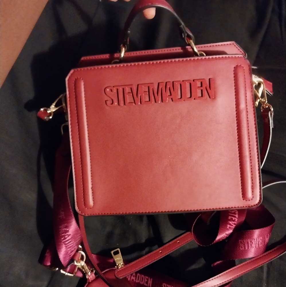 Steve Madden Bevelyn color Raspberry